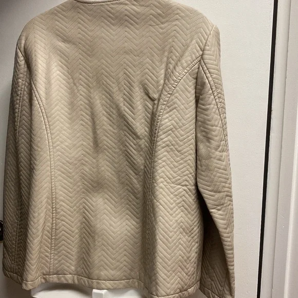 Ladies Jacket - Picture 2 of 4